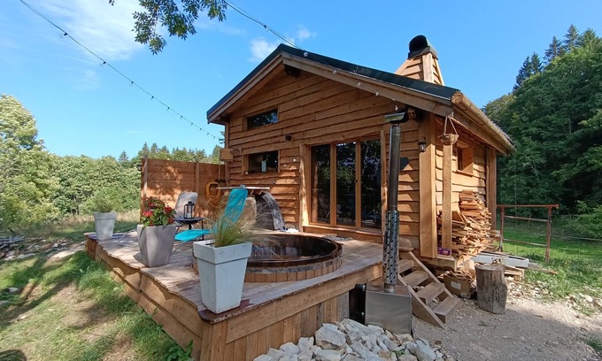 Septmoncel les Molunes Ski Chalet | Chalet Mobile Insolite "licorne" Pleine Nature Bain Nordique et Sauna Privatif