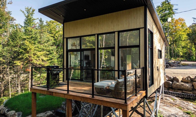 Sainte-Beatrix Ski Chalet | Chalet MonVue - Serenity in the Heart of Nature