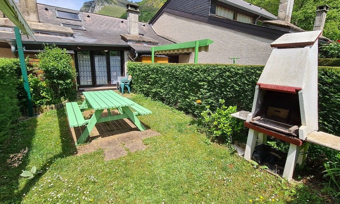 Aste-Beon Ski Chalet | Chalet Moulaprat 6 pers 57m2 avec jardinet Aste-Béon near Laruns and Gourette