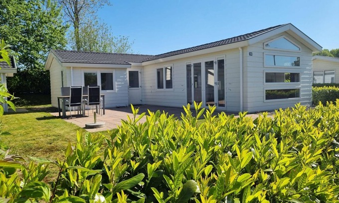 Velsen-Zuid Ski Chalet | Chalet near the golf course on a holiday park