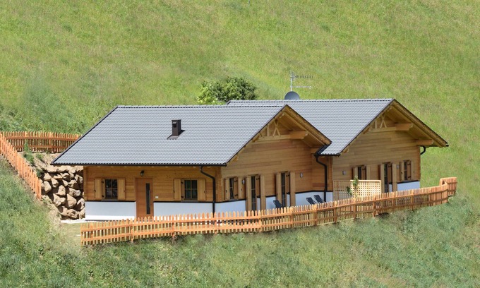 Ultimo Ski Chalet | Chalet 'Niederhaushof Enzian' with Mountain View, Private Garden and Wi-Fi