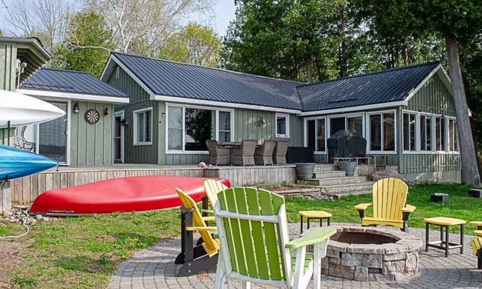 Selwyn Cottage | Chalet on Chemong - Three Bedroom Cottage, Sleeps 8