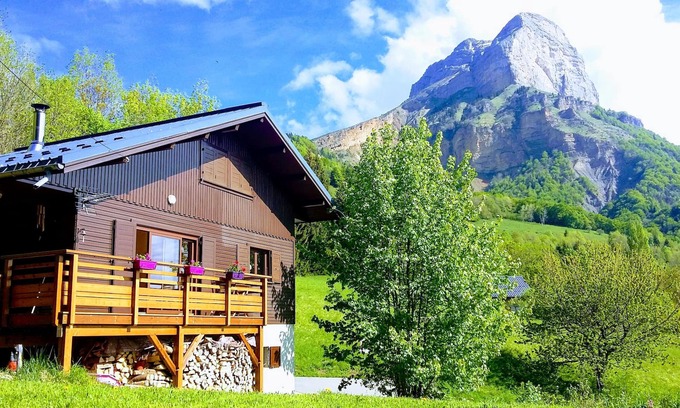 Saint-Pancrasse Ski Chalet | Chalet on the Chartreuse massif