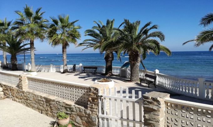 Pilar de la Horadada Ski Chalet | CHALET ON THE FIRST LINE OF THE SEA, 5 METERS ! FREE WIFI