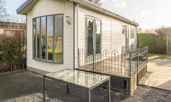 Lathum House | Chalet on the river IJssel at leisure park Rhederlaagse Meren