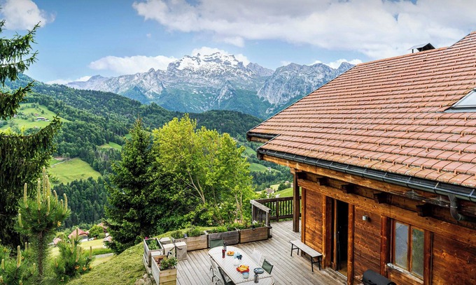 Manigod Ski Chalet | Chalet Parakima - luxury base for 15, hot tub & views - OVO Network