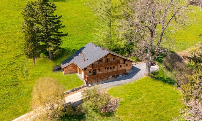 Val d'Illiez Ski Chalet | Chalet Plalessu - Latitude Champéry