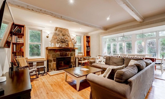 Mont-Tremblant Ski Chalet | Chalet Pont De Fer - 12 Guest- 6BDR with Jacuzzi