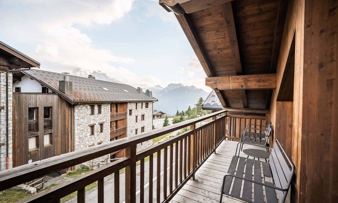 Les Eucherts Ski Chalet | Chalet Poudreuse, ski in, 10 people, Les Chalets de Marie