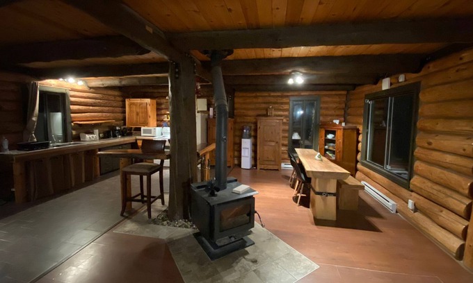 Mandeville Ski Chalet | Chalet rustique en bois rond avec splendide vue sur la vallée