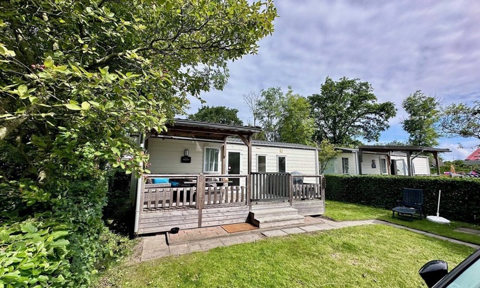 Renesse Ski Chalet | Chalet Steffis Casa del Sol Renesse close to the center and the beach. Dog