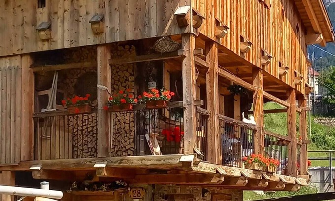 Pecol Ski Chalet | Chalet-Tabia'al Sol romantic apartment with breathtaking views in the Dolomites