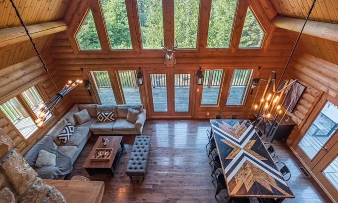 Labelle Ski Chalet | Chalet Tarzan - Spa, Nature & Near MontTremblant