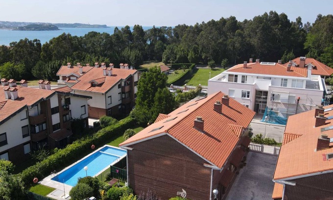 Somo Ski Chalet | Chalet Tranquilo con Terraza a 500 Metros de la Playa