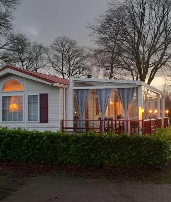 Lathum Ski Chalet | Chalet-Urlaubsglück am See