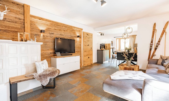 Heiligenblut Apartment | Chalet Waldhäusl: Luxury with Sauna, Whirlpool & Mountain Views for 6 Guests
