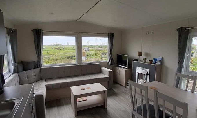 Grijpskerke Ski Chalet | Chalet Weizicht op minicamping Hoogelande