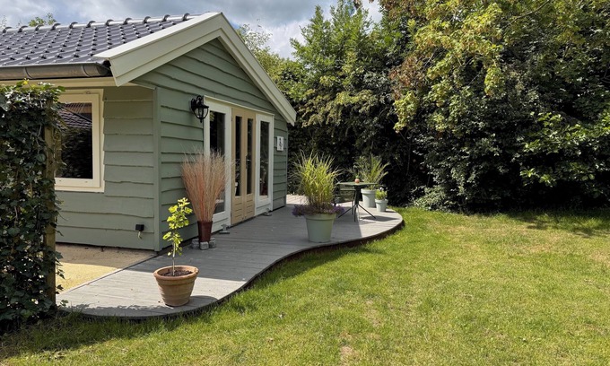 Jelsum Ski Chalet | Chalet with privacy and garden near Leeuwarden