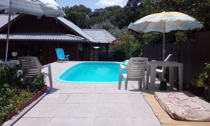 Vila Suica House | CHALET WITH SWIMMING POOL IN LAWN, CENTRAL AREA 3 BEDROOM, FIREPLACE, HEATING.