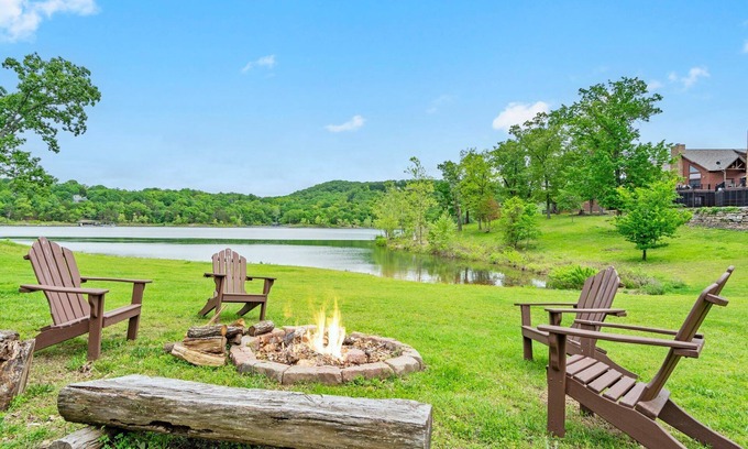 Lampe House | Chalets Resort Lakefront Cottage 4~Free Amenities~Amazing views~Kayaks~2 Pools