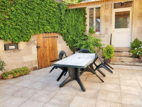 Lignieres-de-Touraine House | Chaleureuse Maison de Campagne avec Terrasse et Cheminée