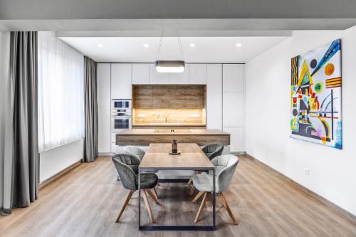 Banska Bystrica Apartment | Chalupku - Luxurious apartment 70m2 in direct centrum with parking included, Air-conditioned, balcony, quiet sleep, best in town