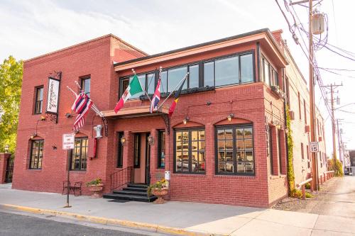 Cody Hotel | Chamberlin Inn