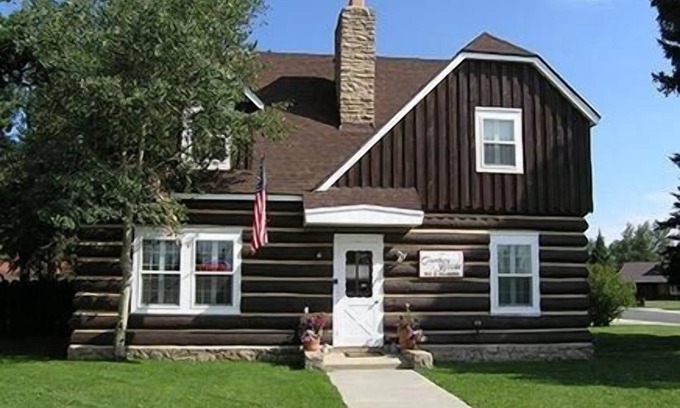 Pinedale Bed & Breakfast | Chambers House B&B