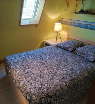 Saint-Seurin-de-Prats Apartment | Chamble lit double