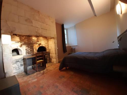 Bauge-en-Anjou Bed & Breakfast | Chambre au château de Grésillon