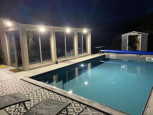 Yves Bed & Breakfast | Chambre avec vue sur le marais et la piscine