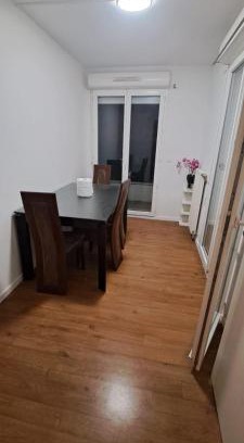 Trappes House | chambre chez raissa , pièces communes partagées