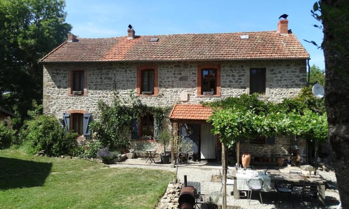 Saint-Priest-des-Champs Bed & Breakfast | Chambre d'hôtes paradis lasciouve