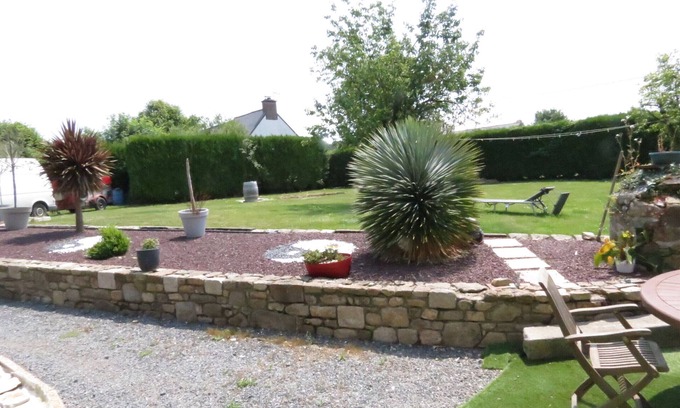 Miniac-Morvan Bed & Breakfast | Chambre D'hôte Naturiste ou pas