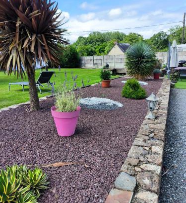 Miniac-Morvan Bed & Breakfast | chambre d’hôte naturiste ou pas