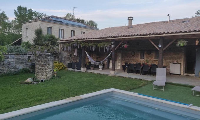 Reignac Bed & Breakfast | chambre dans maison de caractere au calme