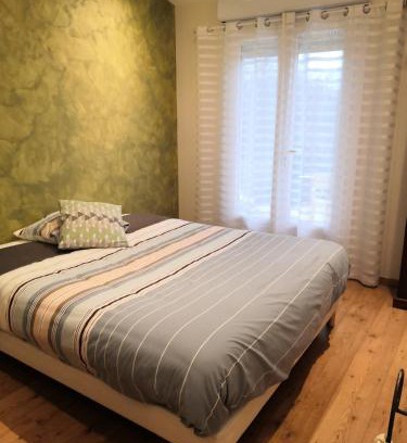 Dommartin House | Chambre dans un écrin de verdure