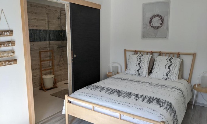 Liergues House | Chambre double indépendante BALI au sein du domaine PASSELOUP