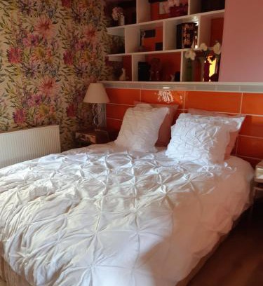 Bernadets-Debat Bed & Breakfast | Chambre familiale avec piscine chauffée et jacuzzi
