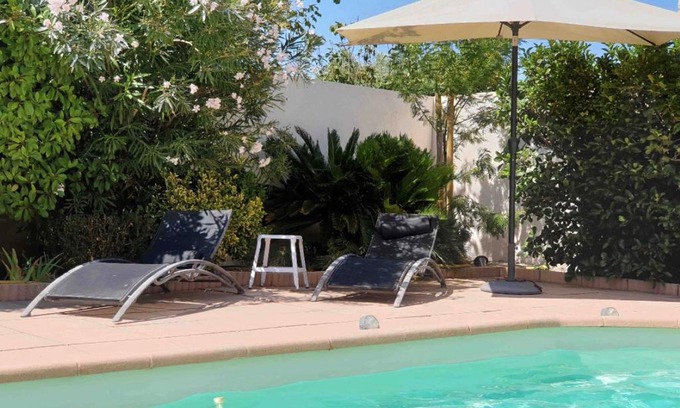 Chateauneuf-les-Martigues House | Chambre en Provence dans villa avec piscine