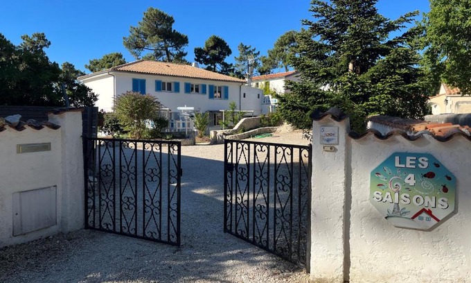 Saint-Trojan-les-Bains House | Chambre indépendante dans une villa