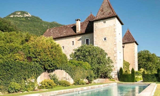 Jongieux Bed & Breakfast | Chambre L'ALTESSE - Château de la Mar