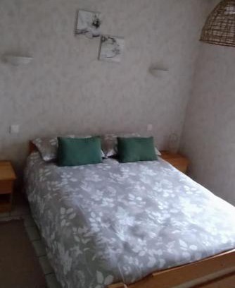 Couze-et-Saint-Front House | Chambre lit double, Salon, cuisine, jardin