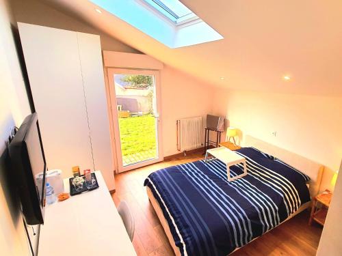 Evreux House | Chambre paisible chez l'habitant en rez de chaussée avec salle d'eau 10 min gare et centre ville