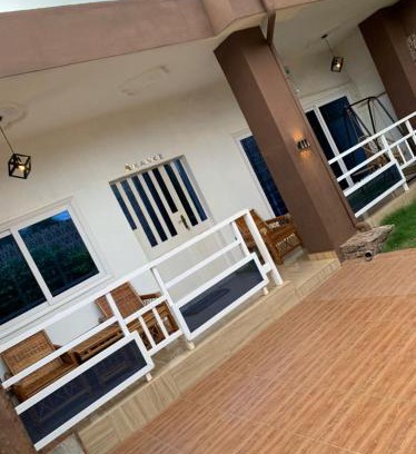 Porto-Novo Villa | Chambre salon avec cour privée