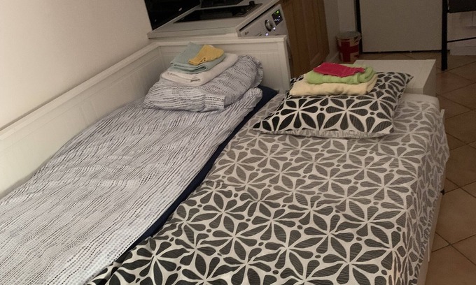 Vaulx-en-Velin Bed & Breakfast | Chambre - Studio Tout Confort Avec Salle de Bain