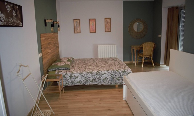 Lestrade-et-Thouels Bed & Breakfast | Chambre "tribu" Pour un Moment en Famille ou Entre Amis Dans un Cadre Agréable
