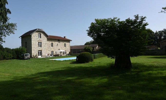 Saint-Leonard-de-Noblat Bed & Breakfast | Chambres d'hôtes La Babinerie
