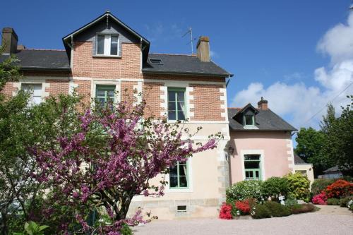 Pipriac Bed & Breakfast | Chambres d'Hôtes du Chalet de Caharet