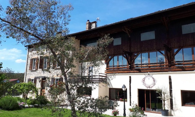 Izeron Bed & Breakfast | Chambres d'Hôtes La Noyeraie